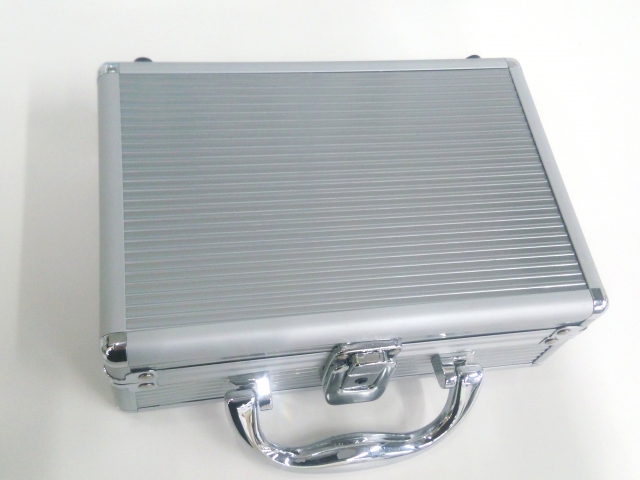 Made-to-order aluminum trunk case is convenient